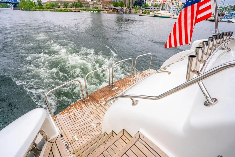 Slide: The Image of Vitech 68' Vitech Pilothouse 1999 - 79