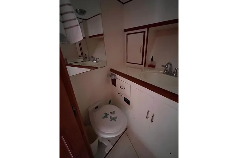 Slide: The Image of Bathroom interior of 1989 Ocean Alexander 440 Sundeck CPMY yacht. - 21