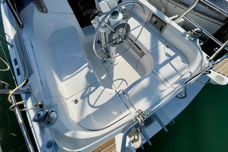 Slide: The Image of Cockpit of a 2004 Hunter 33-2 sailboat with steering wheel and seating. - 10