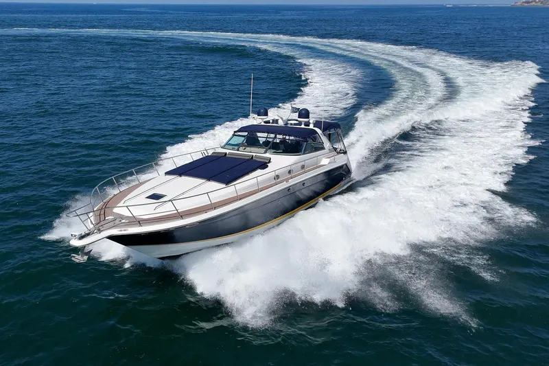 Slide: The Image of 1999 Sea Ray 500 Sundancer cruising on open water, creating a dynamic wake. - 4