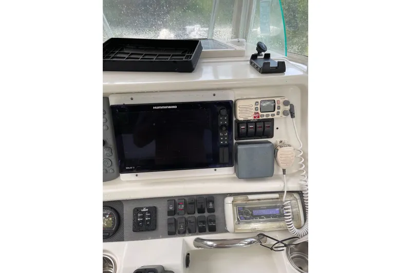Slide: The Image of 2006 Sailfish 2660 CC boat dashboard with navigation and communication equipment. - 9
