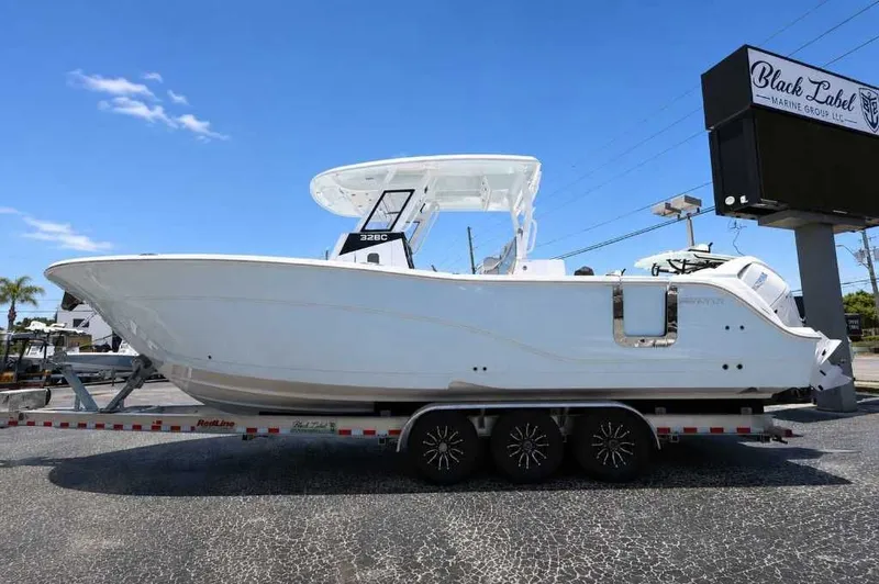 Slide: The Image of Sea Fox 328 Commander 2026 - 15