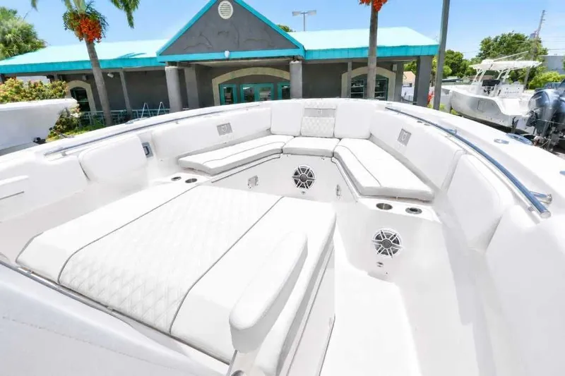 Slide: The Image of Sea Fox 328 Commander 2026 - 18