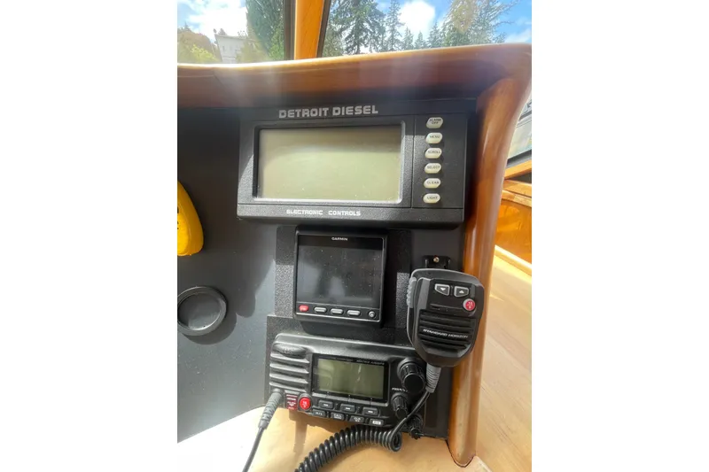 Slide: The Image of Control panel of 2002 Canoe Cove 50 Pilothouse Yacht with Detroit Diesel display. - 30