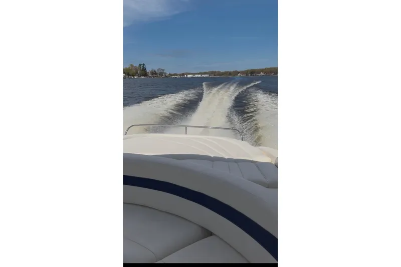 Slide: The Image of Wake trail behind a 2001 Sea Ray 290 Sun Sport on a sunny day. - 10