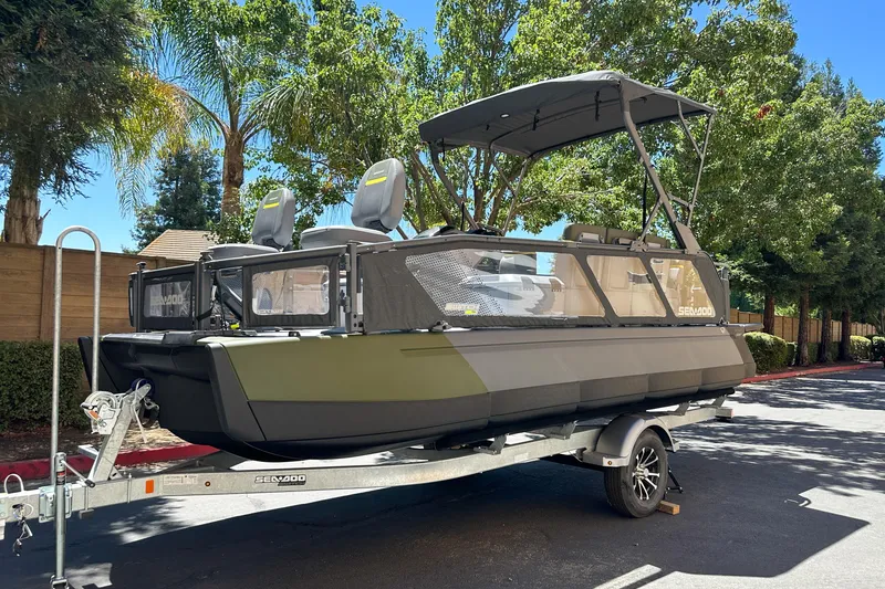 The Image of Sea-Doo Switch Fish 21 2026 - undefined