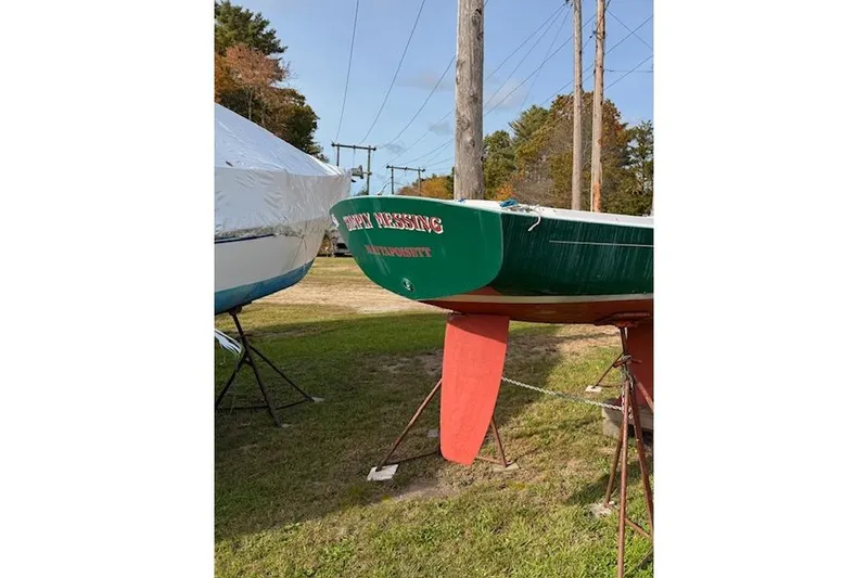 Slide: The Image of Alerion Express 20 sailboat from 1998 on a stand, green hull, red keel. - 6