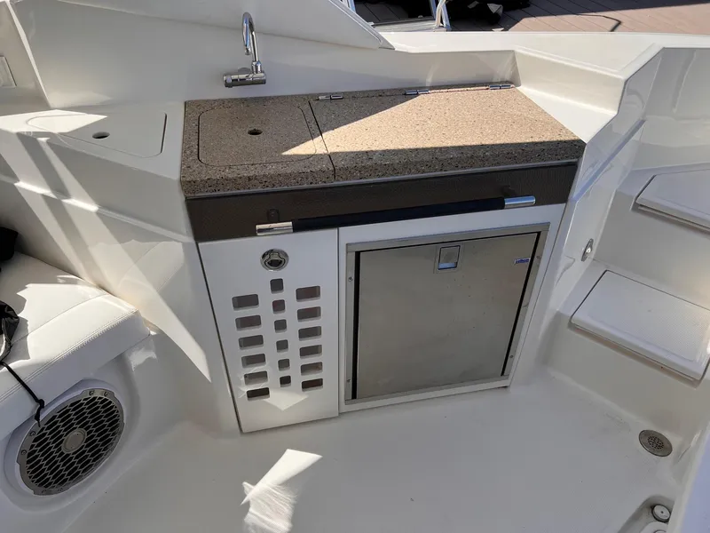 Slide: The Image of Galley area on a 2015 Sea Ray SLX 350 boat. - 15