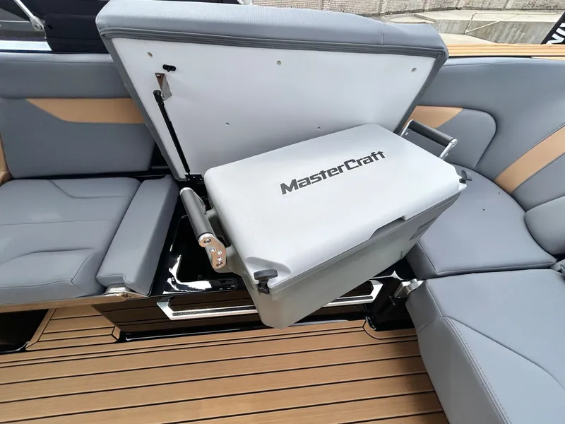 Slide: The Image of MasterCraft XT24 2026 - 37