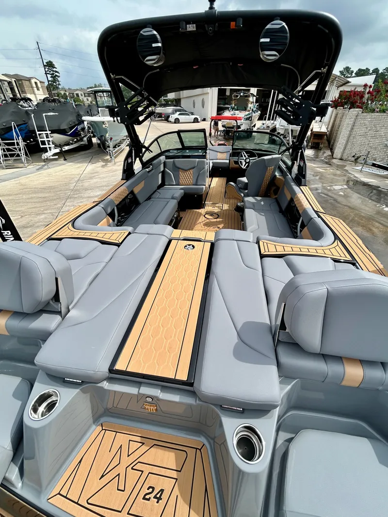 Slide: The Image of MasterCraft XT24 2026 - 16