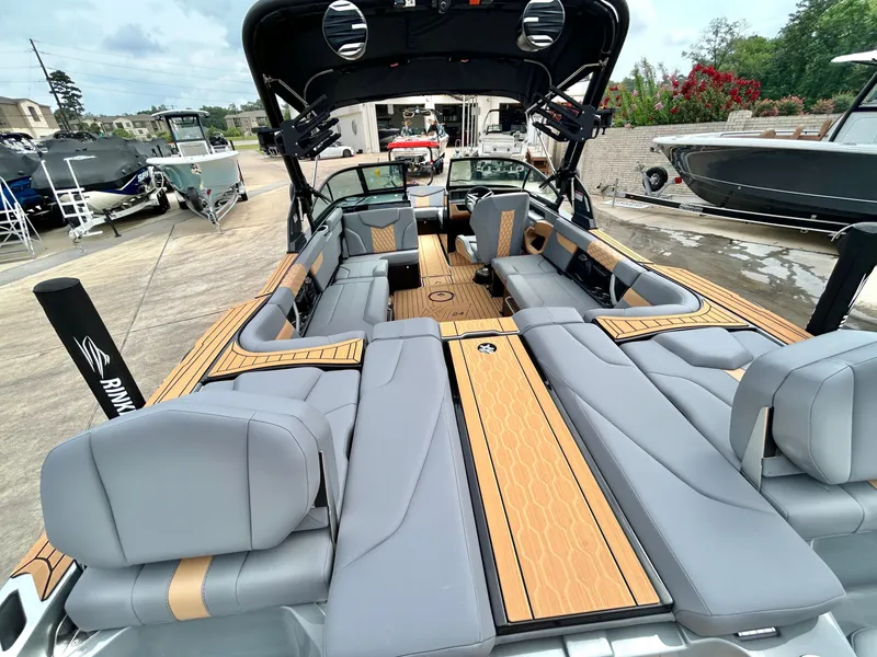Slide: The Image of MasterCraft XT24 2026 - 38