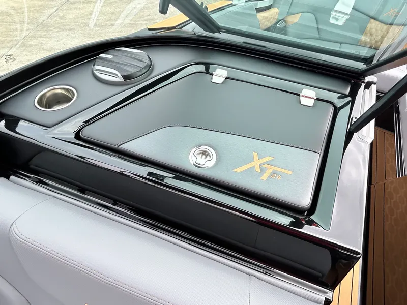 Slide: The Image of MasterCraft XT24 2026 - 30