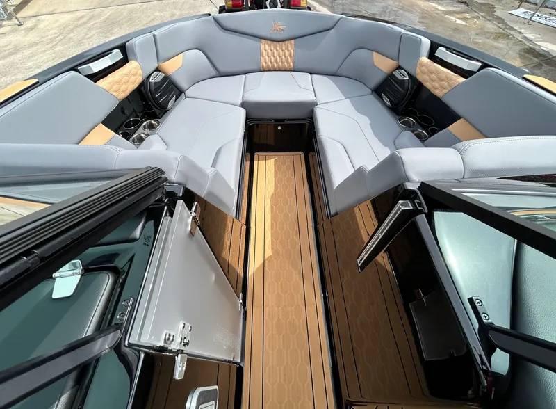 Slide: The Image of MasterCraft XT24 2026 - 17