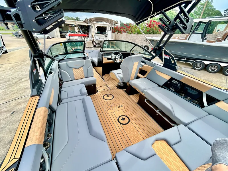 Slide: The Image of MasterCraft XT24 2026 - 33