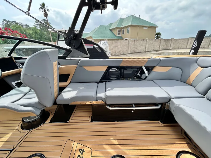 Slide: The Image of MasterCraft XT24 2026 - 34