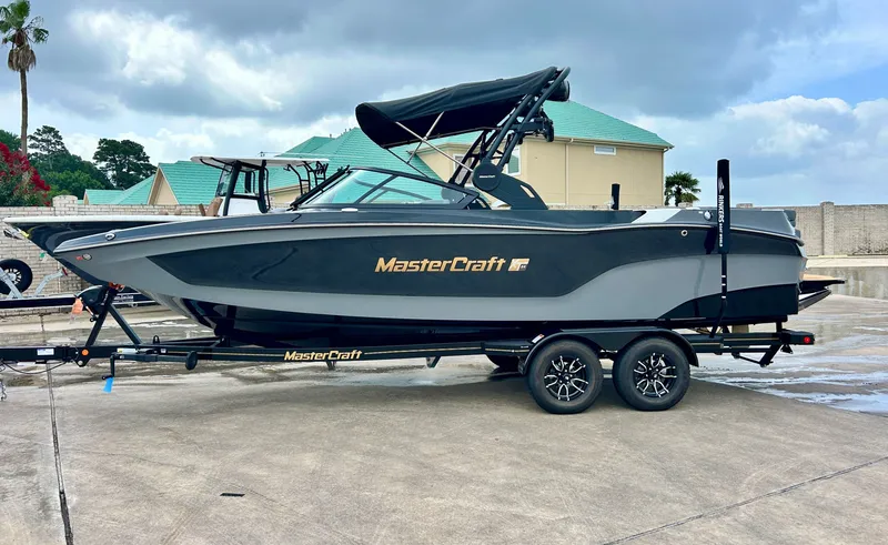 Slide: The Image of MasterCraft XT24 2026 - 2