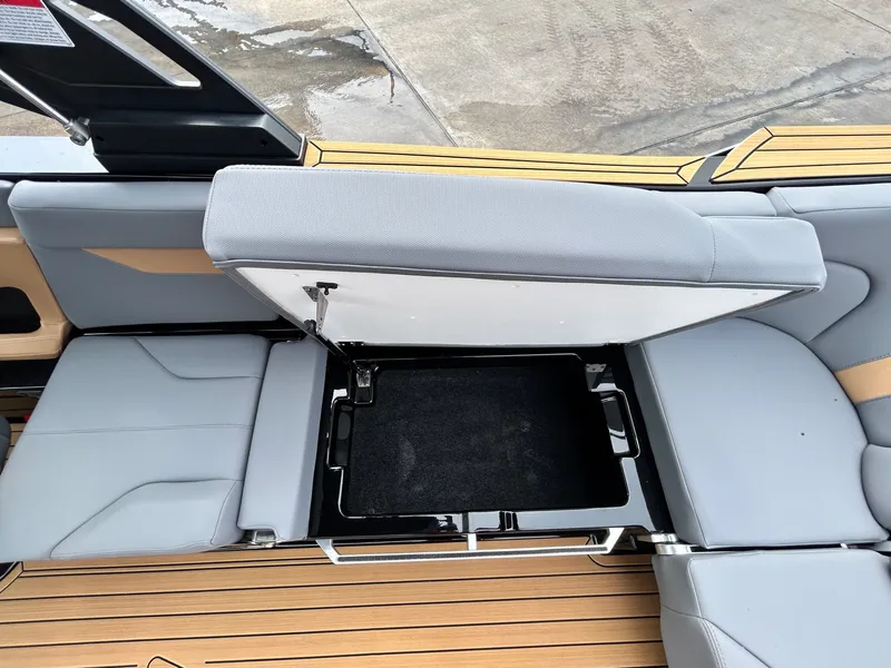 Slide: The Image of MasterCraft XT24 2026 - 36