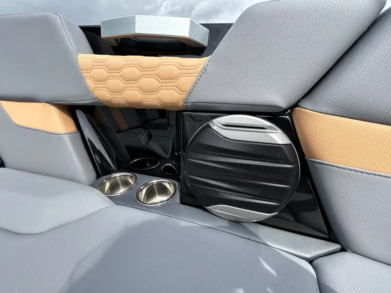 Slide: The Image of MasterCraft XT24 2026 - 32