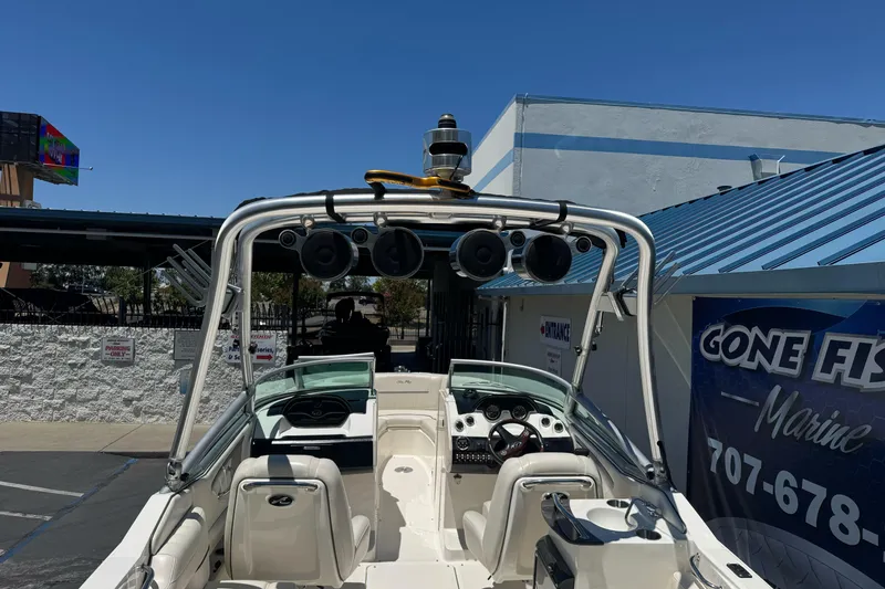 Slide: The Image of 2007 Sea Ray SLX 250 boat with speakers, parked near a marine shop. - 11