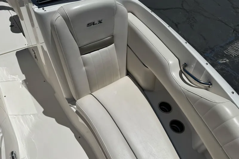 Slide: The Image of Luxurious white seating on a 2007 Sea Ray SLX 250 boat. - 19