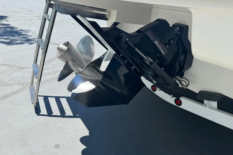 Slide: The Image of 2007 Sea Ray SLX 250 boat with MerCruiser propeller and swim ladder. - 8