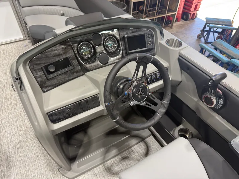 Slide: The Image of Tahoe LTZ 2385 Quad Lounge Shift SS & Honda 4-Stroke EFI 2026 - 14