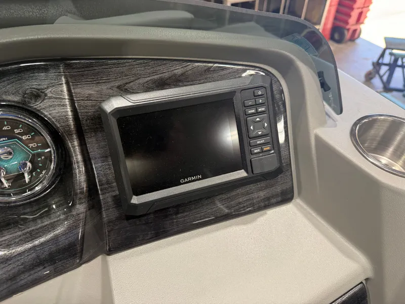 Slide: The Image of Tahoe LTZ 2385 Quad Lounge Shift SS & Honda 4-Stroke EFI 2026 - 17