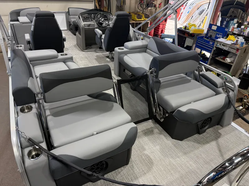 Slide: The Image of Tahoe LTZ 2385 Quad Lounge Shift SS & Honda 4-Stroke EFI 2026 - 23