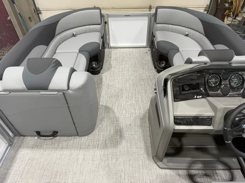 Slide: The Image of Tahoe LTZ 2385 Quad Lounge Shift SS & Honda 4-Stroke EFI 2026 - 29