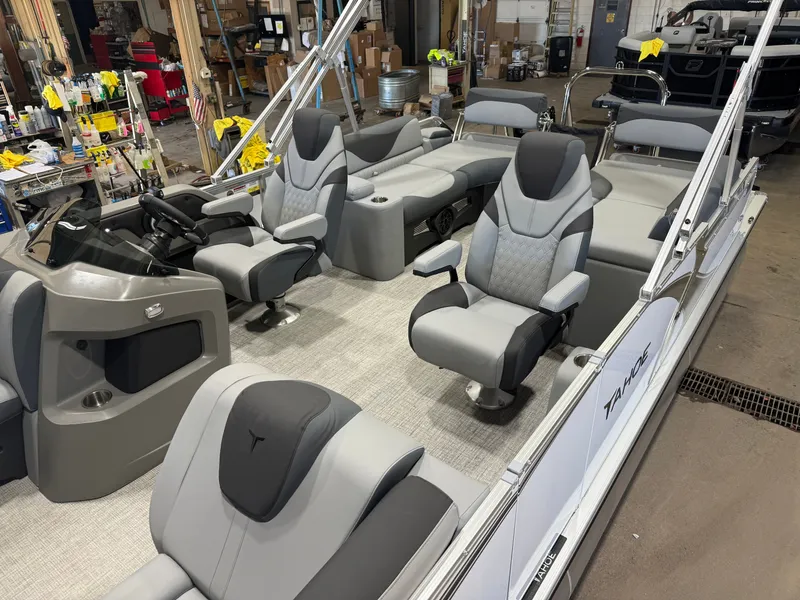 Slide: The Image of Tahoe LTZ 2385 Quad Lounge Shift SS & Honda 4-Stroke EFI 2026 - 3
