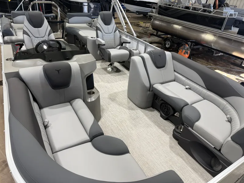 Slide: The Image of Tahoe LTZ 2385 Quad Lounge Shift SS & Honda 4-Stroke EFI 2026 - 32