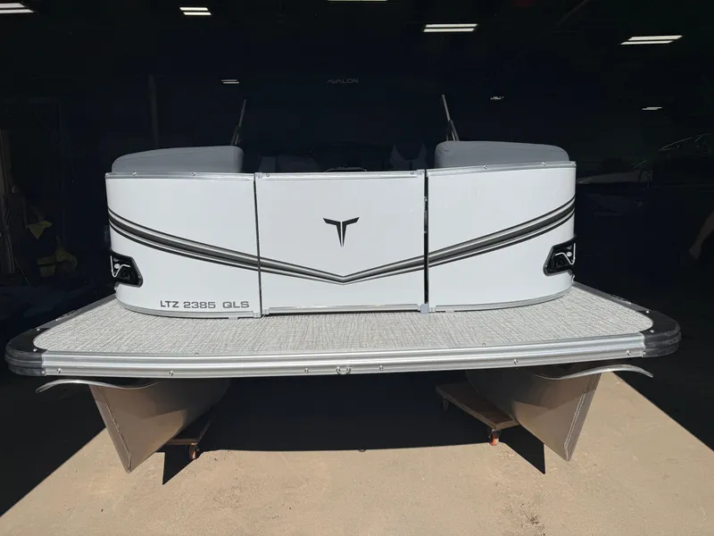 Slide: The Image of Tahoe LTZ 2385 Quad Lounge Shift SS & Honda 4-Stroke EFI 2026 - 33