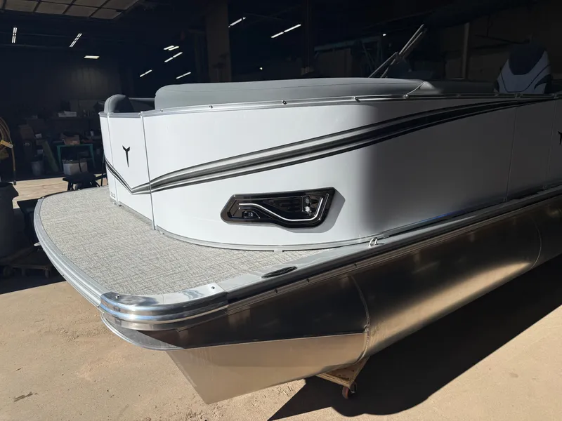 Slide: The Image of Tahoe LTZ 2385 Quad Lounge Shift SS & Honda 4-Stroke EFI 2026 - 36