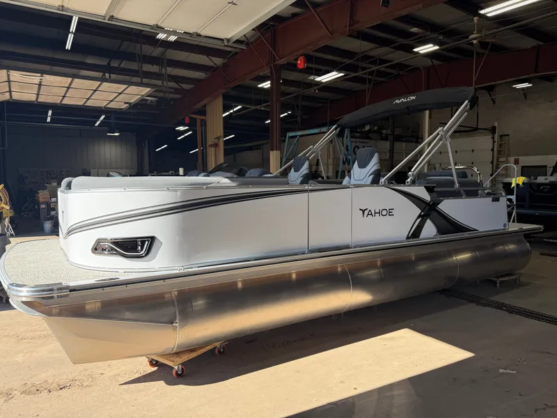 Slide: The Image of Tahoe LTZ 2385 Quad Lounge Shift SS & Honda 4-Stroke EFI 2026 - 37