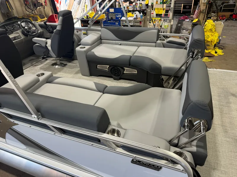 Slide: The Image of Tahoe LTZ 2385 Quad Lounge Shift SS & Honda 4-Stroke EFI 2026 - 4