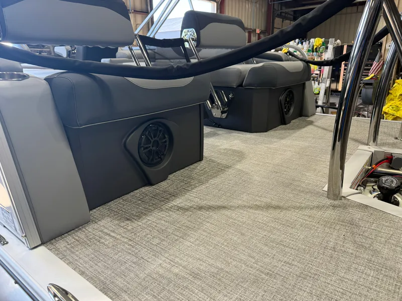 Slide: The Image of Tahoe LTZ 2385 Quad Lounge Shift SS & Honda 4-Stroke EFI 2026 - 40