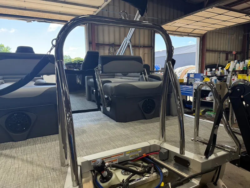 Slide: The Image of Tahoe LTZ 2385 Quad Lounge Shift SS & Honda 4-Stroke EFI 2026 - 42