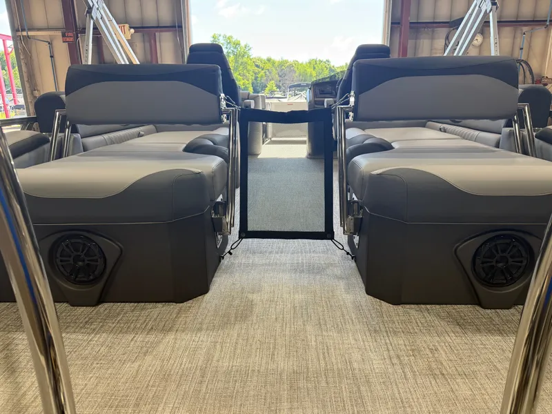 Slide: The Image of Tahoe LTZ 2385 Quad Lounge Shift SS & Honda 4-Stroke EFI 2026 - 43