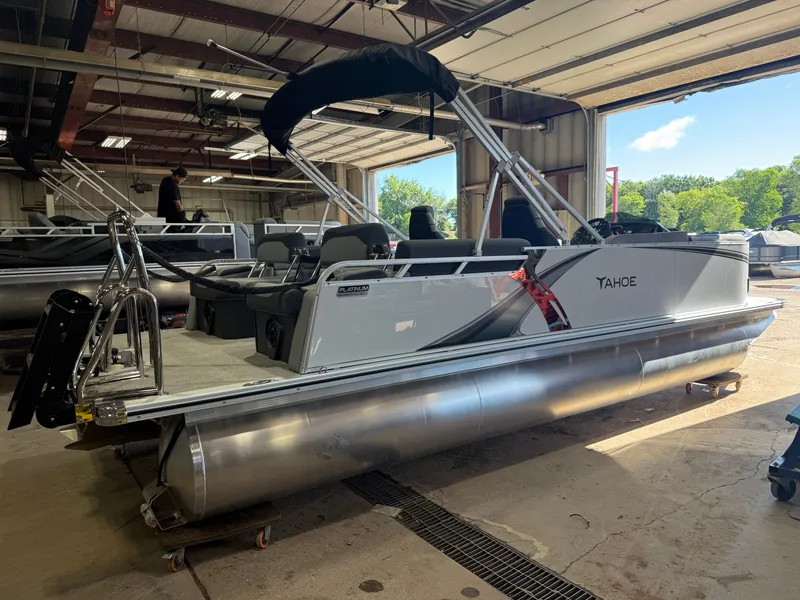 Slide: The Image of Tahoe LTZ 2385 Quad Lounge Shift SS & Honda 4-Stroke EFI 2026 - 45