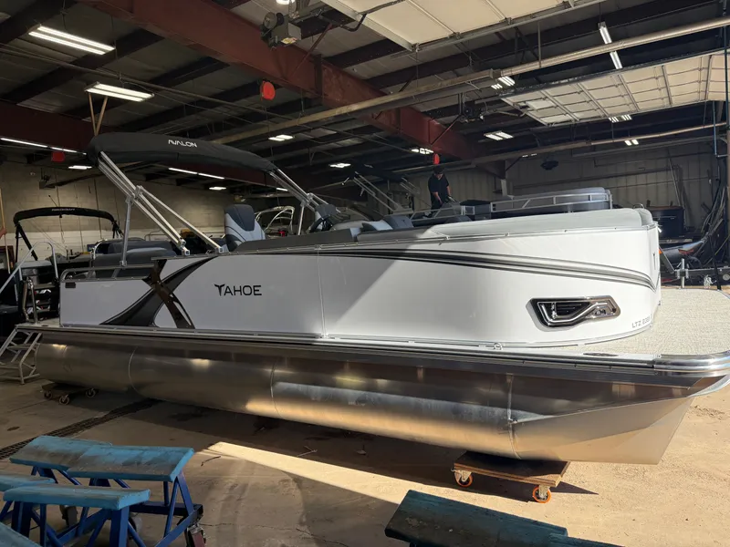 Slide: The Image of Tahoe LTZ 2385 Quad Lounge Shift SS & Honda 4-Stroke EFI 2026 - 46