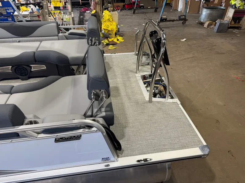 Slide: The Image of Tahoe LTZ 2385 Quad Lounge Shift SS & Honda 4-Stroke EFI 2026 - 5