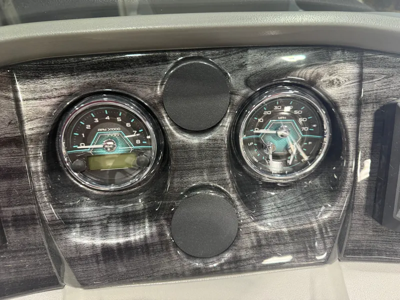 Slide: The Image of Tahoe LTZ 2385 Quad Lounge Shift SS & Honda 4-Stroke EFI 2026 - 16