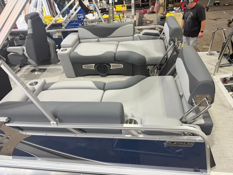 Slide: The Image of Tahoe LTZ 2385 Quad Lounge Shift SS & Honda 4-Stroke EFI 2026 - 4
