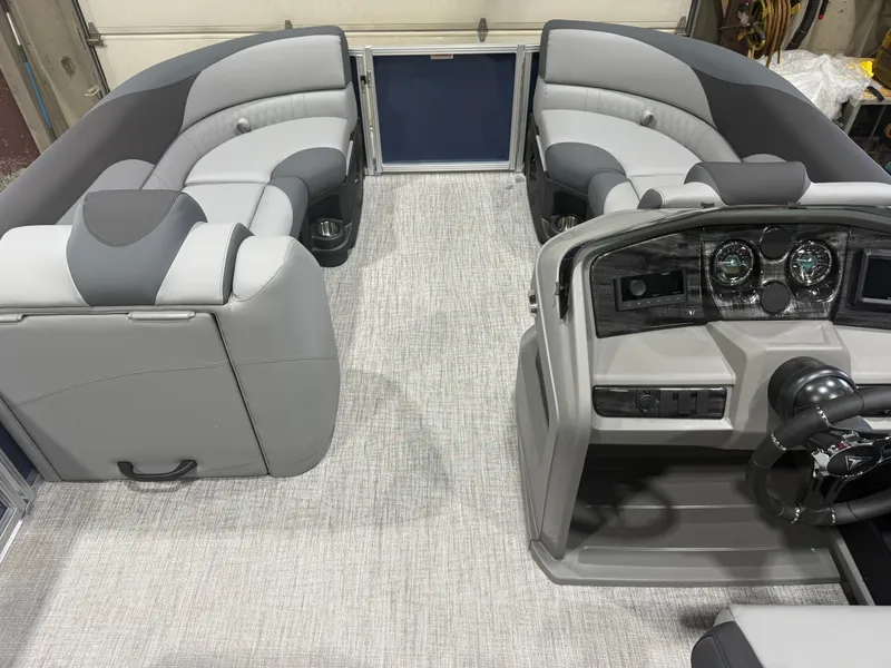 Slide: The Image of Tahoe LTZ 2385 Quad Lounge Shift SS & Honda 4-Stroke EFI 2026 - 28
