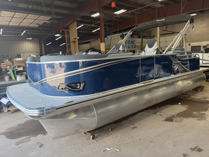 Slide: The Image of Tahoe LTZ 2385 Quad Lounge Shift SS & Honda 4-Stroke EFI 2026 - 46