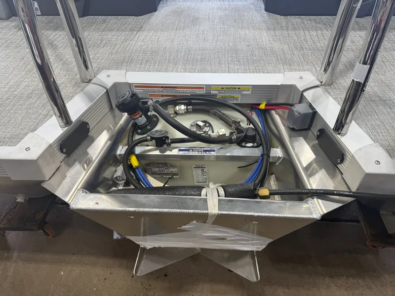 Slide: The Image of Tahoe LTZ 2385 Quad Lounge Shift SS & Honda 4-Stroke EFI 2026 - 41