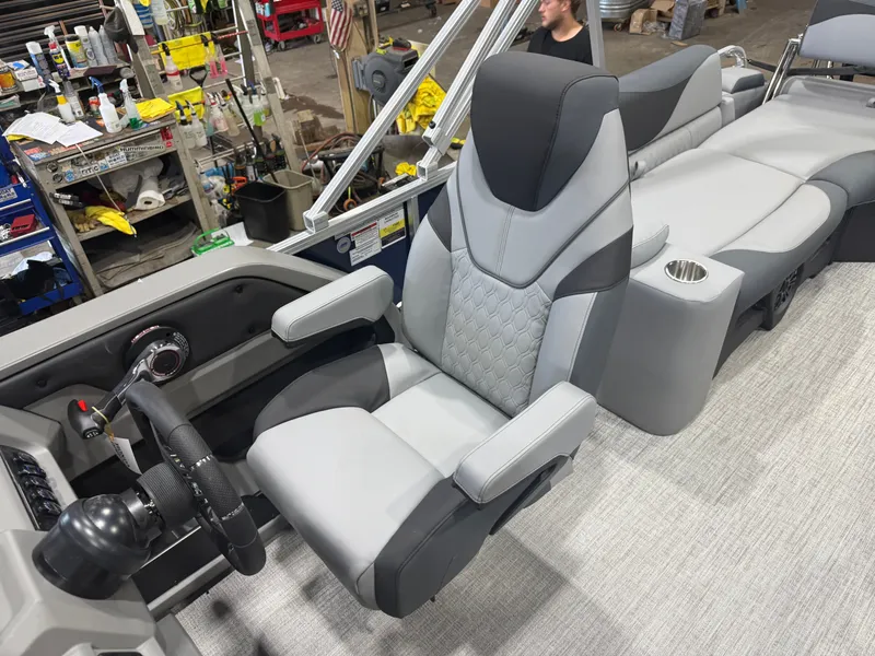 Slide: The Image of Tahoe LTZ 2385 Quad Lounge Shift SS & Honda 4-Stroke EFI 2026 - 13