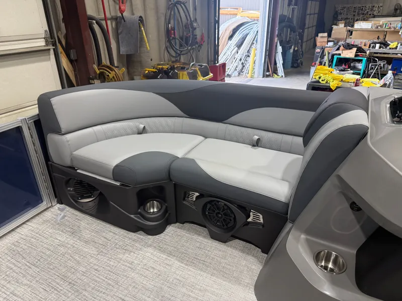 Slide: The Image of Tahoe LTZ 2385 Quad Lounge Shift SS & Honda 4-Stroke EFI 2026 - 29