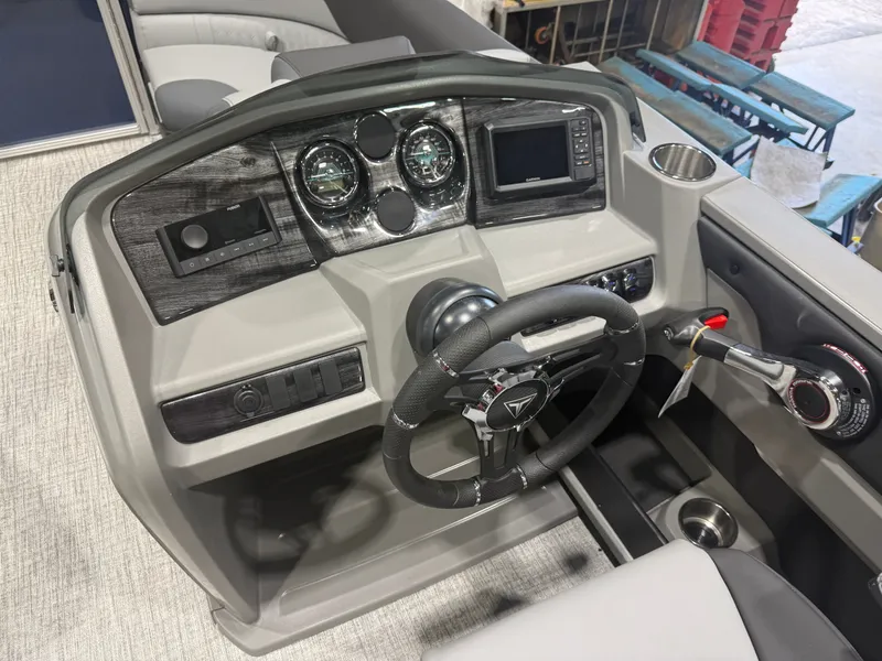 Slide: The Image of Tahoe LTZ 2385 Quad Lounge Shift SS & Honda 4-Stroke EFI 2026 - 14