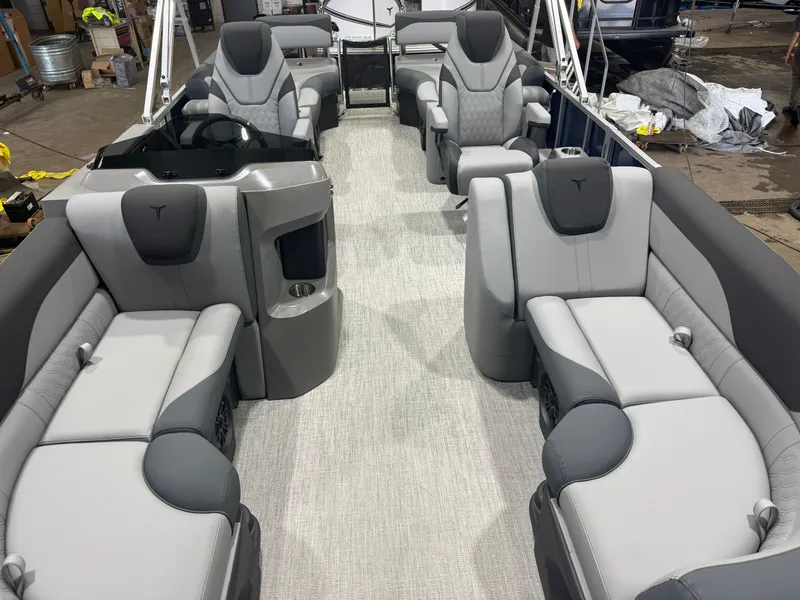 Slide: The Image of Tahoe LTZ 2385 Quad Lounge Shift SS & Honda 4-Stroke EFI 2026 - 8